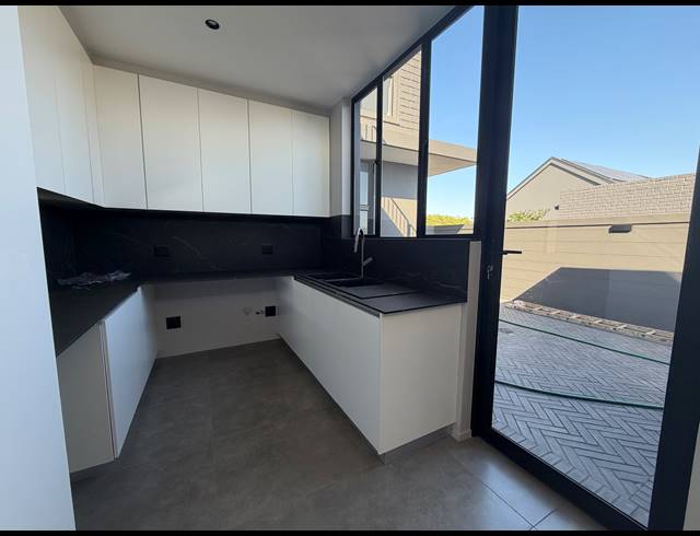 4 BEDROOM HOUSE FOR SALE IN SEATON ESTATE